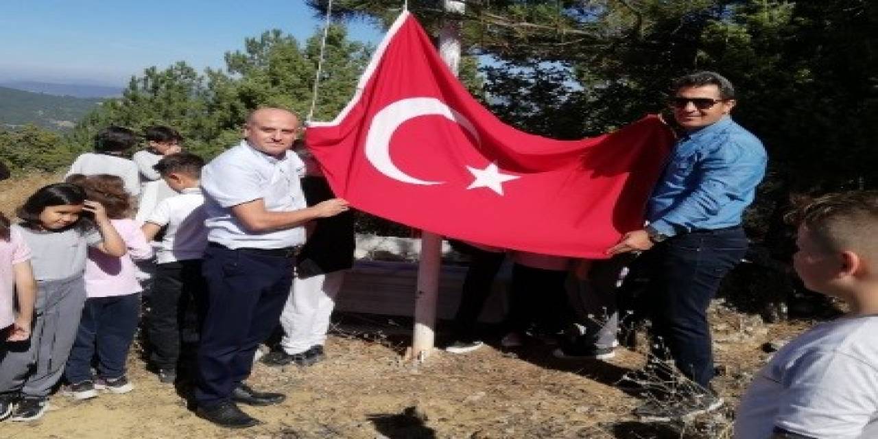 Tavşanlı İsabet Okulu Öğrencileri Şehitlikte