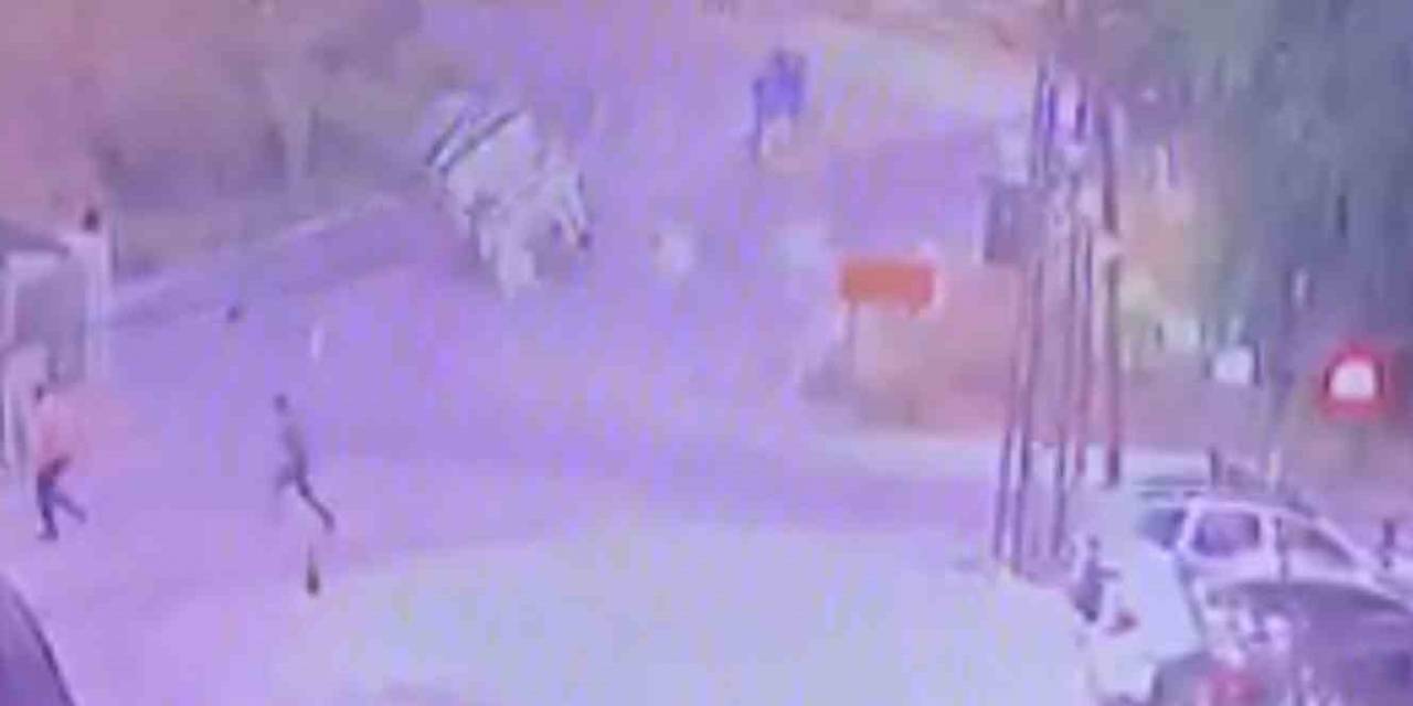 Virajı Alamayan Kamyonetin Devrilme Anı Güvenlik Kamerasında
