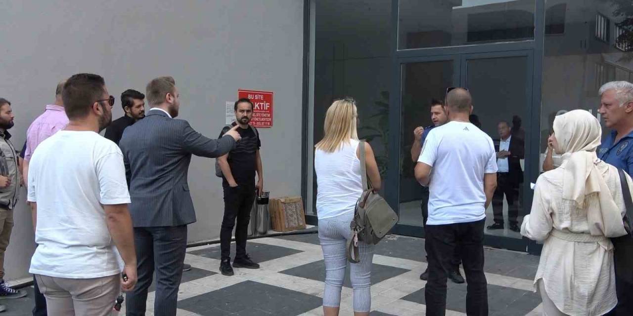 İş Merkezinde 83 Ofise Elektrik Şoku...14 Katı Yürüyerek Çıkıyorlar