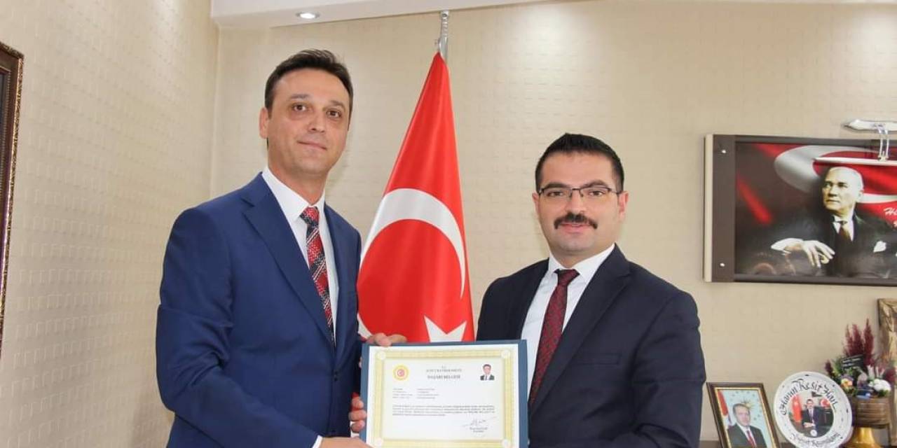 Şuhut’ta Gayretli Kaymakamlık Personelleri Başarı Belgesiyle Ödüllendirildi