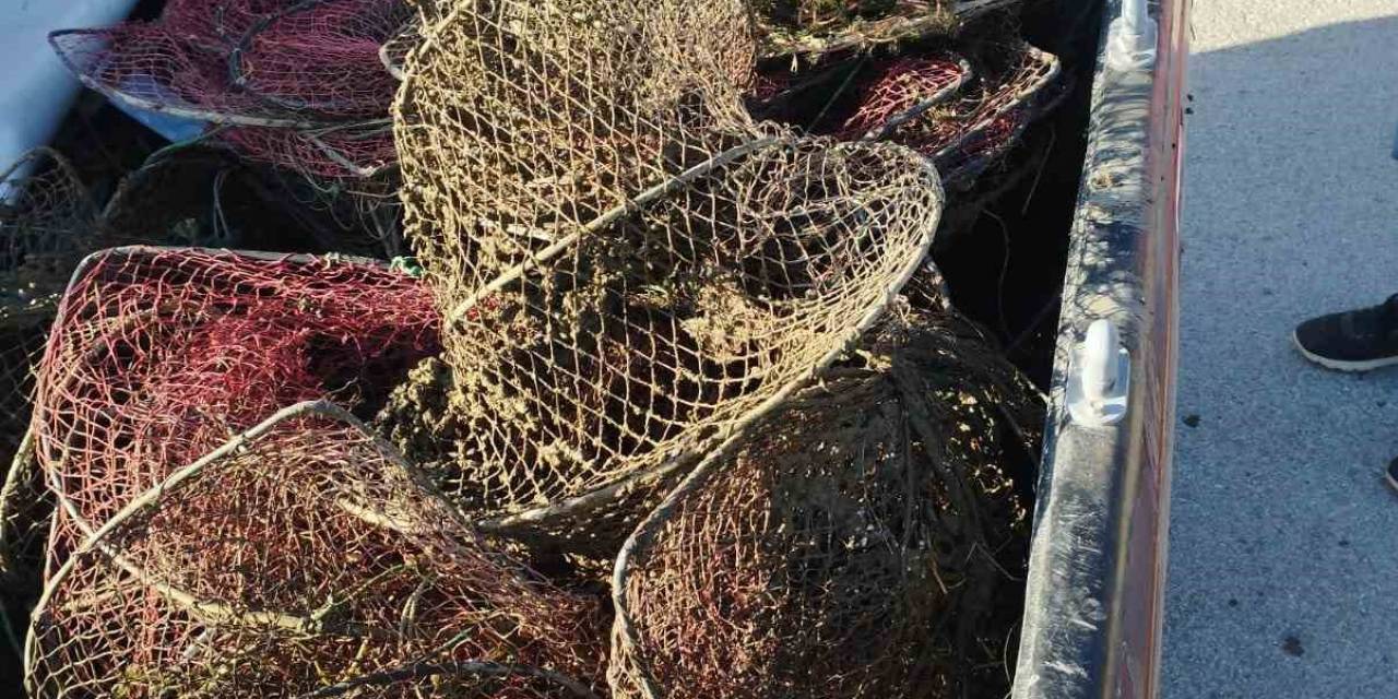 Kullanılması Yasak Olan 100 Metrelik Ağı Göletten Çıkardılar