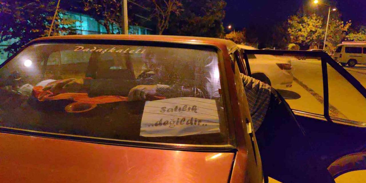 25 Yaşındaki Aracı Satın Almak İçin Sıraya Girdiler...o İse Bakın Çareyi Nasıl Buldu