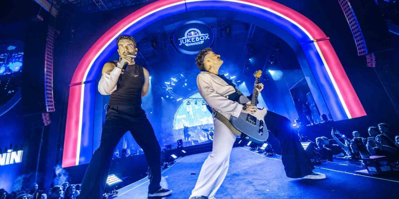 Red Bull Jukebox Sahnesi’nde ‘Dolu Kadehi Ters Tut’ Müzikseverlerle Buluştu