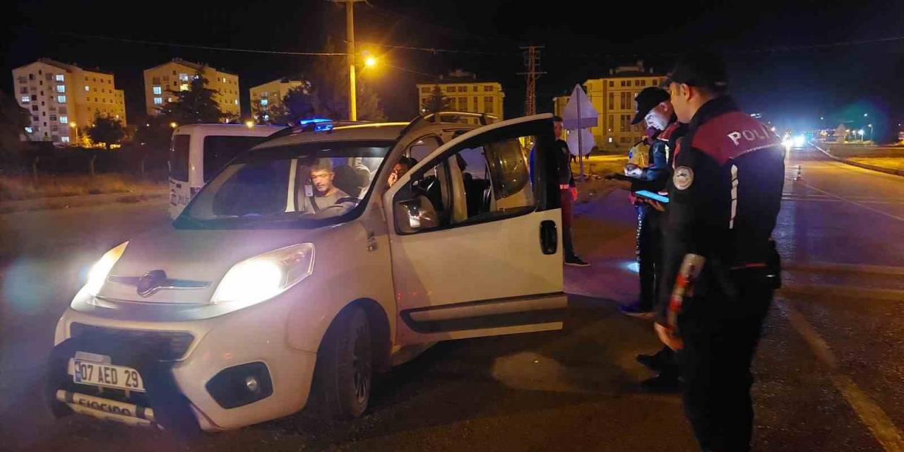 Burdur’da Polisin Şok Uygulamasında 2 Ruhsatsız Silah Ele Geçirildi