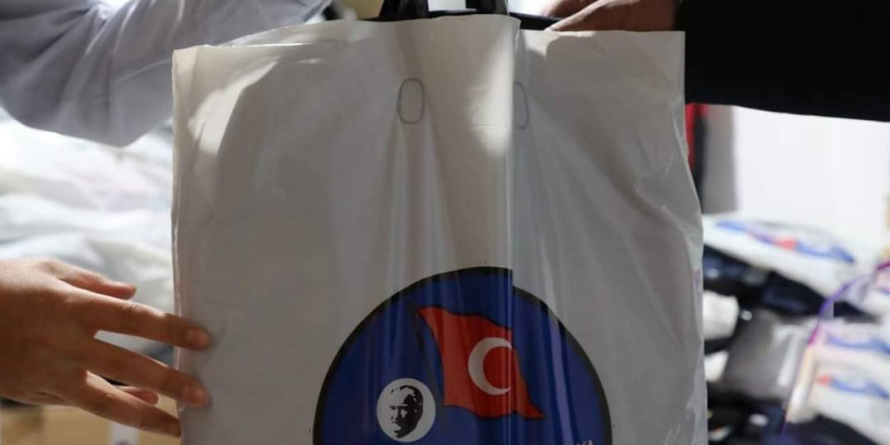 Kars Belediyesi’nden Vatandaşlara Gıda Ve Temizlik Malzemesi Desteği