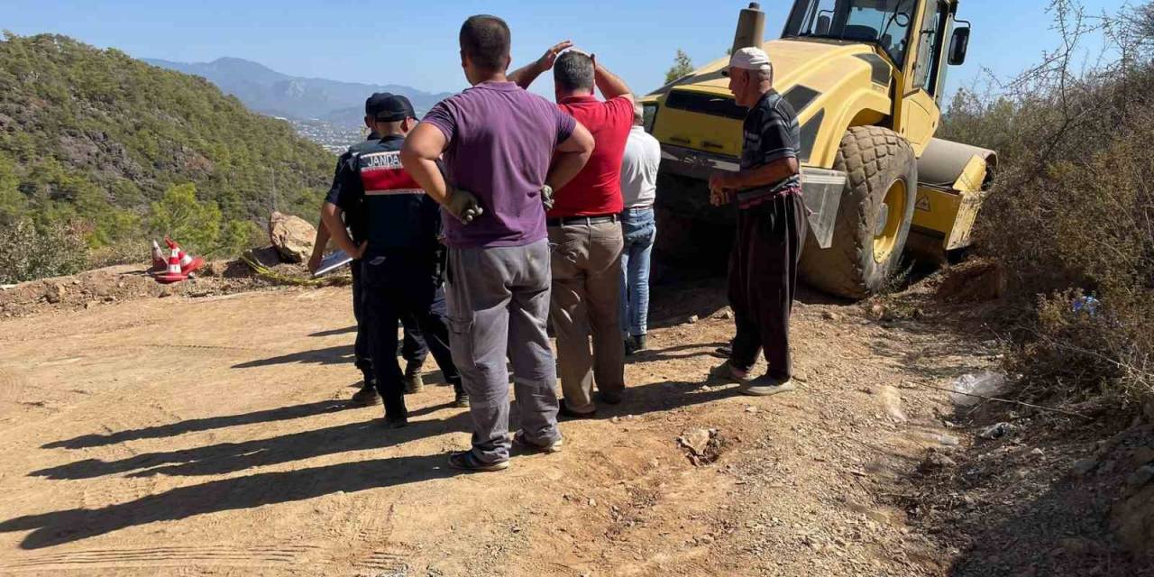 Kullandığı Silindirin Altında Kalan Sürücü Hayatını Kaybetti