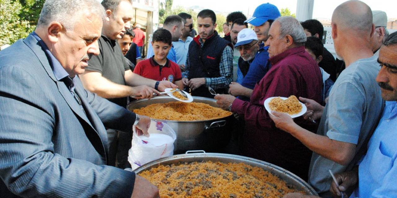 Çesob 10 Bin Kişiye Ahilik Pilavı İkram Etti
