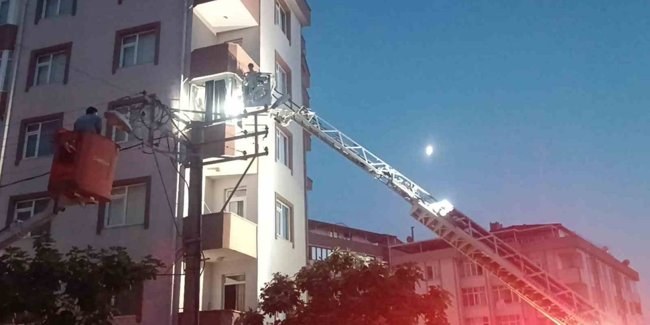 Bina Duman Doldu, Mahsur Kalan Vatandaşları İtfaiye Kurtardı