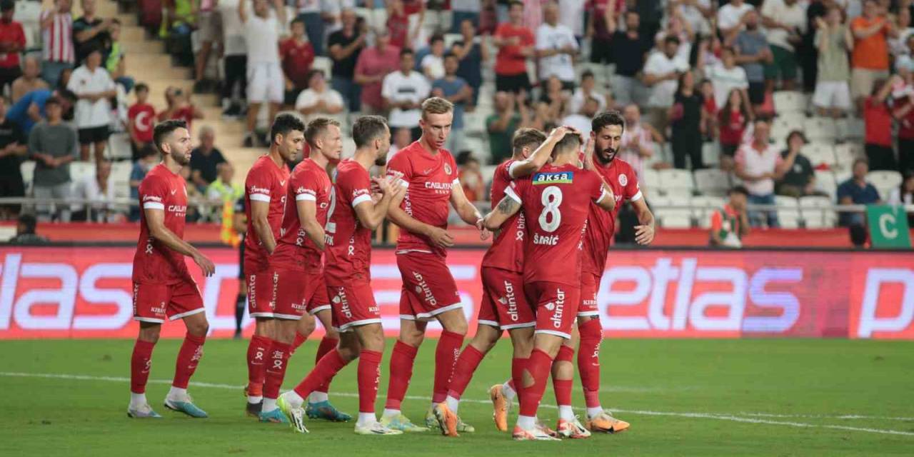 Trendyol Süper Lig: Antalyaspor: 2 - Samsunspor: 0 (İlk Yarı)