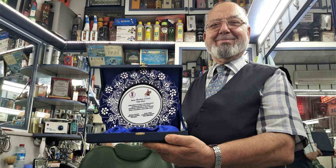 6 Metrekarelik İş Yerinde Hem Kendisi Hem De Oğlu Emekli Oldu