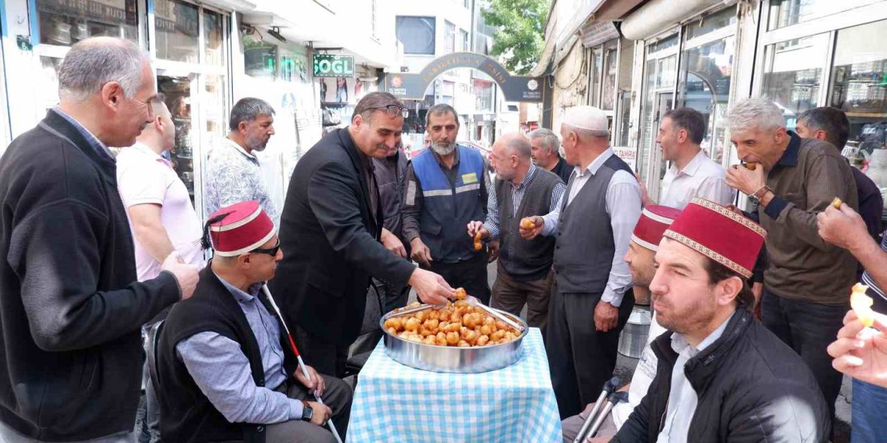 Engelli Vatandaştan Esnafa Lokma Tatlısı