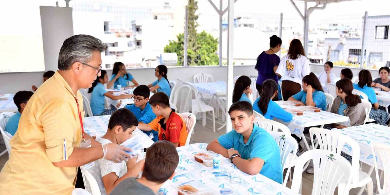 Mersin’de Kurs Merkezi Öğrencilerinin Yemekleri Belediyeden