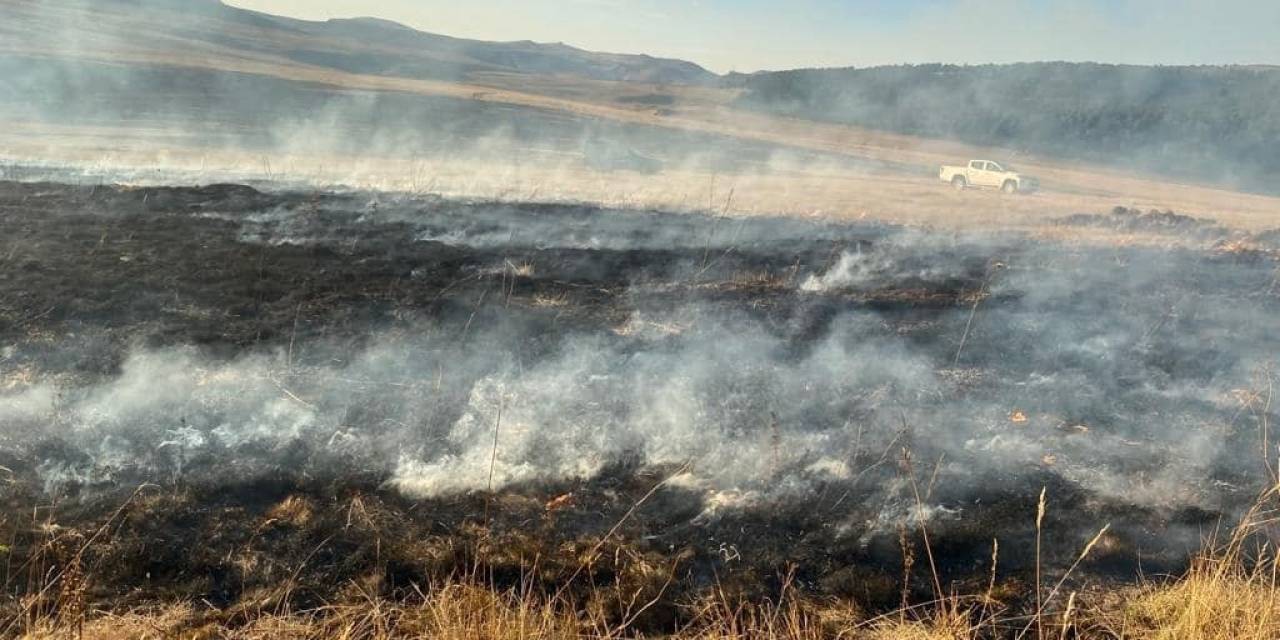 Sarıkamış’ta Örtü Yangını Kısa Sürede Söndürüldü
