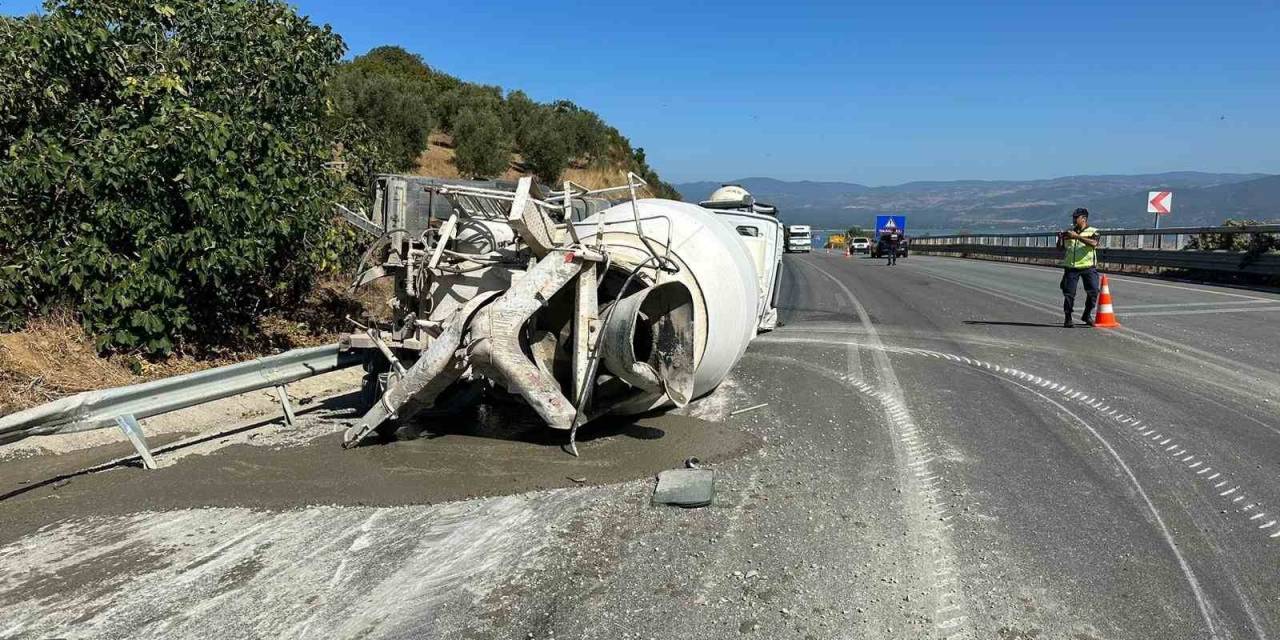 Aynı Firmaya Ait İki Beton Mikseri Kafa Kafaya Çarpıştı: 1 Ölü, 1 Ağır Yaralı