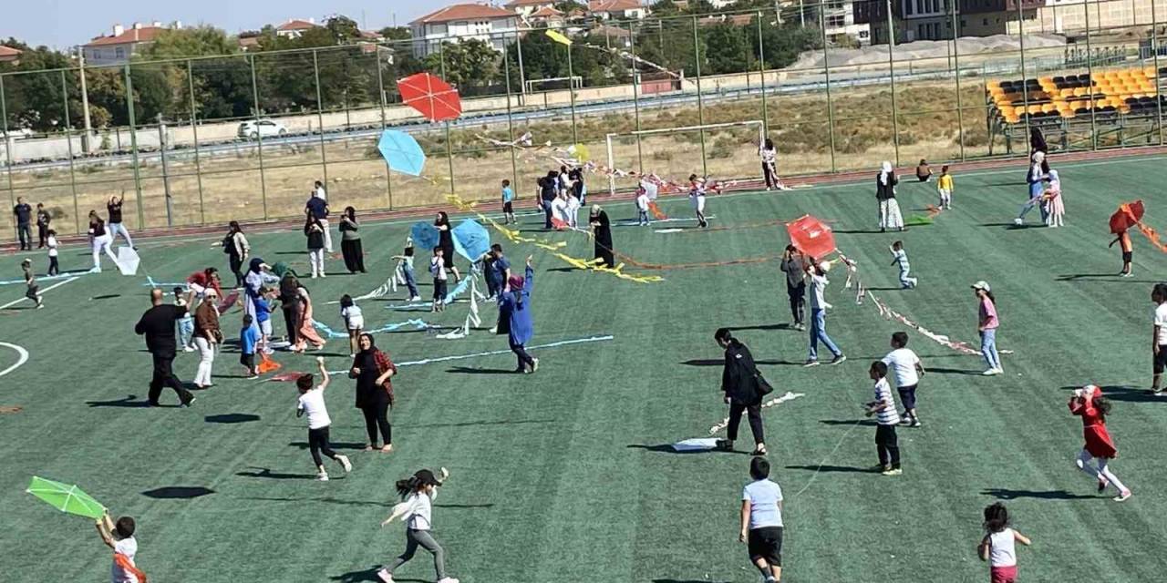 Kulu’da Çocuklara Uçurtma Şenliği