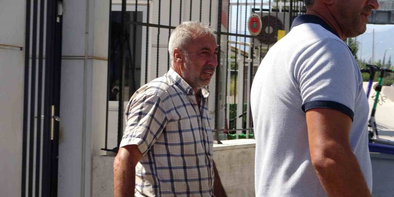 Antalya’da Otomobiller Kafa Kafaya Çarpıştı: 1 Ölü, 1 Yaralı