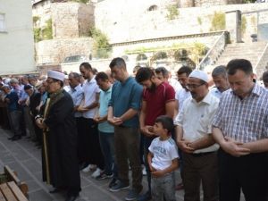 Niksar’da Şehitler İçin Gıyabi Cenaze Namazı Kılındı