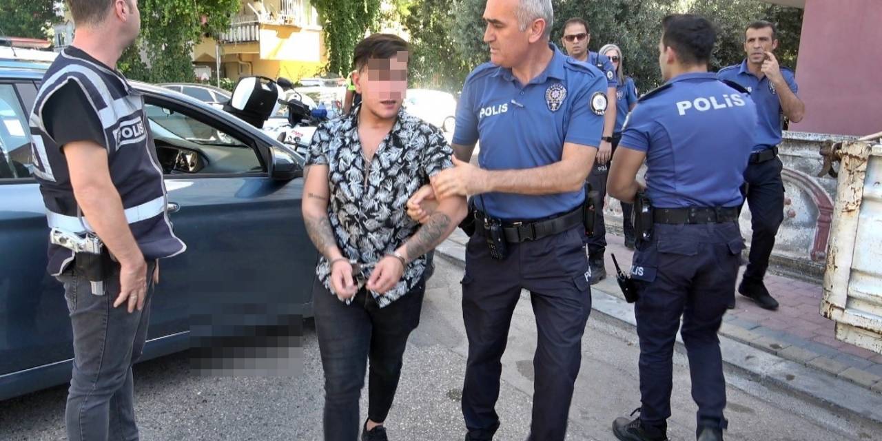 Alkollü Aday Sürücü Ortalığı Birbirine Kattı, Kaldırıma Çarpınca Yakalandı