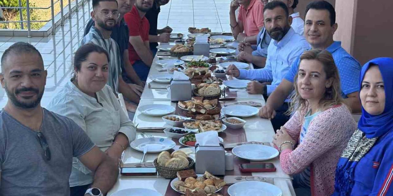 Burhaniye’de Uygulamalı Bilimler Fakültesi İdari Personeli Kahvaltıda Buluştu