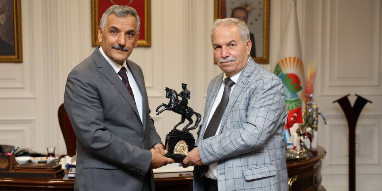 Başkan Demirtaş, Eski Samsun Valisi Kaymak’a Projeleri Anlattı