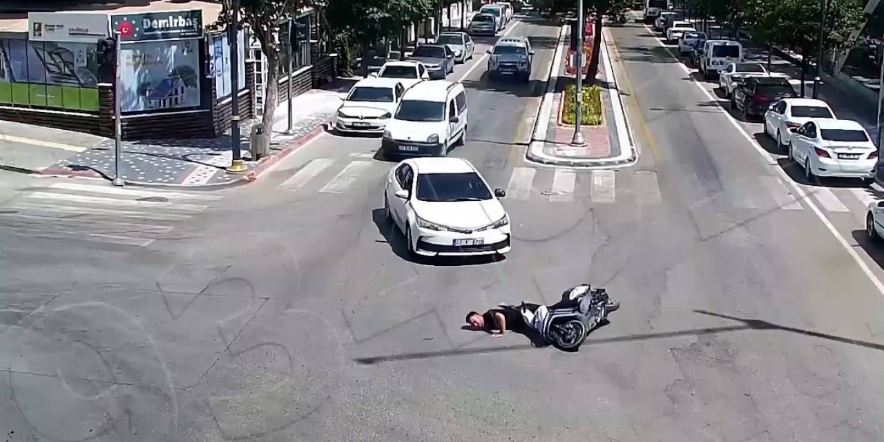 Isparta’da Meydana Gelen Trafik Kazaları Kameralara Yansıdı