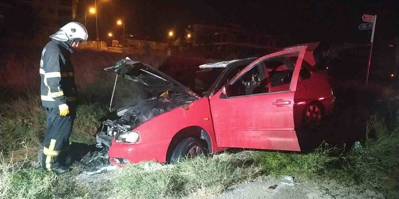 Yanan Otomobilin Sürücüsü Son Anda Kurtuldu