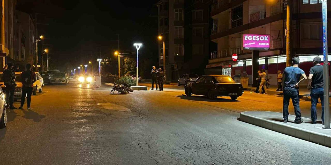 Otomobille Çarpışan Motosikletli Ağır Yaralandı