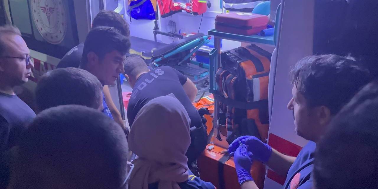 Kilis’te Evini Yakan Ve Kendine Zarar Veren Kişiyi Polis Ekipleri Kurtardı