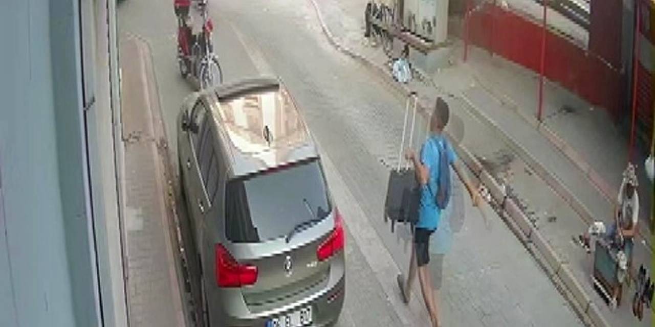 Tespih Ve Para Dolu Çantayı Alıp Böyle Kaçtı