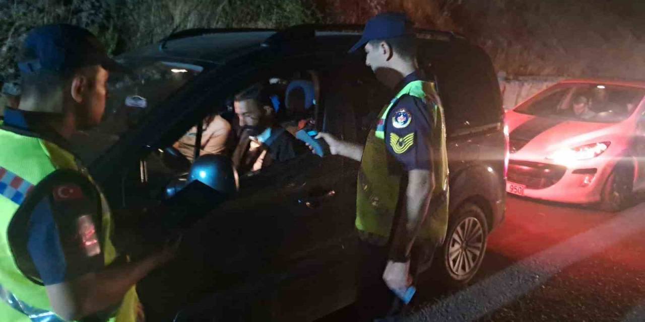 Trafik Jandarma Ekipleri Alkollü Araç Denetimi Yaptı