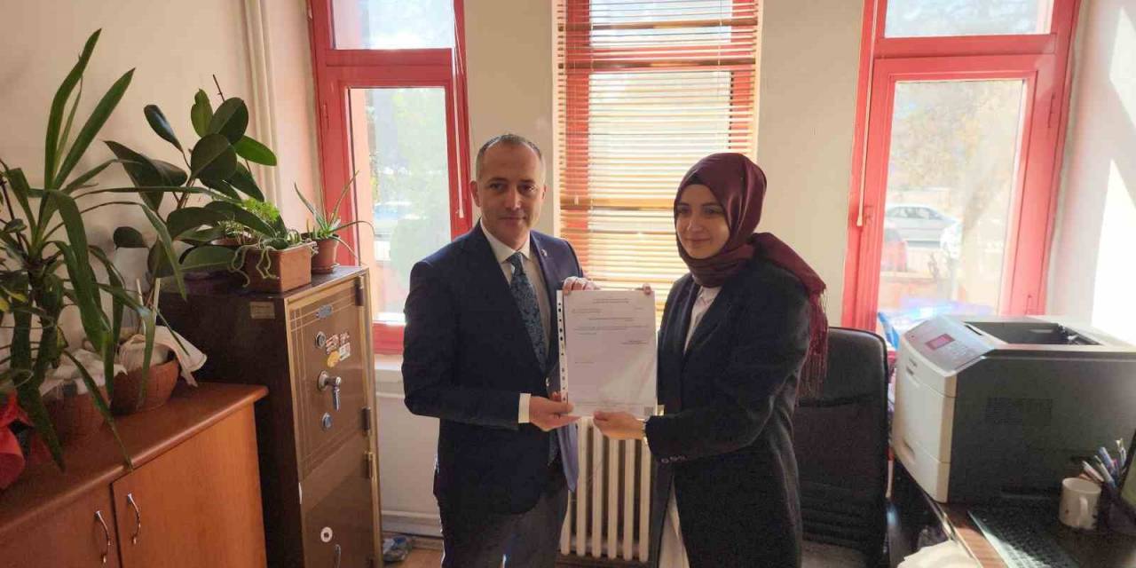 Gedikoğlu, Mazbatasını Alır Almaz İlk Ziyaretini Şehitliğe Yaptı