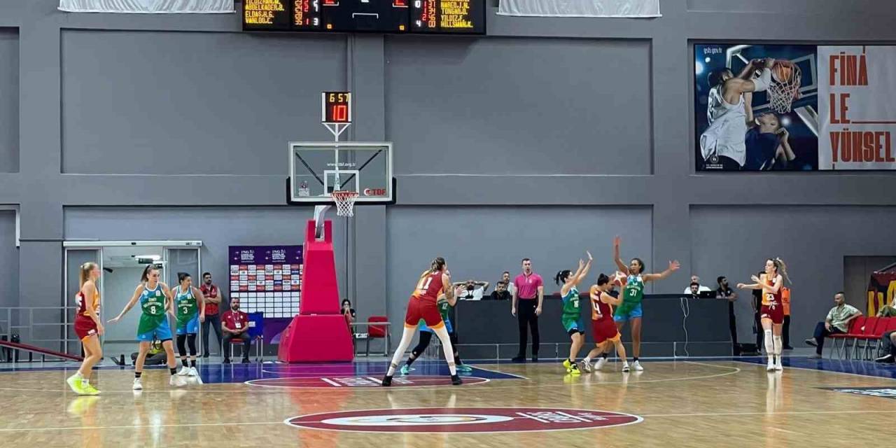 İzmit Belediyespor, Deplasmanda Galatasaray’ı Mağlup Etti