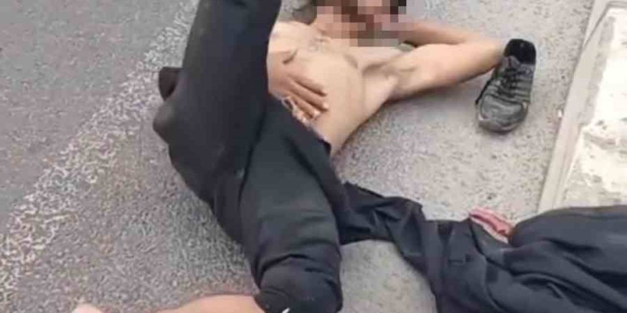 Yerlere Yattı, Polisin Önünde Dans Etti