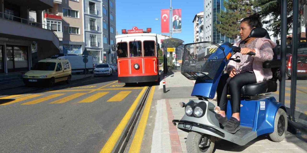 Bozüyük’te Boztram’la  Ulaşımda Engel Yok