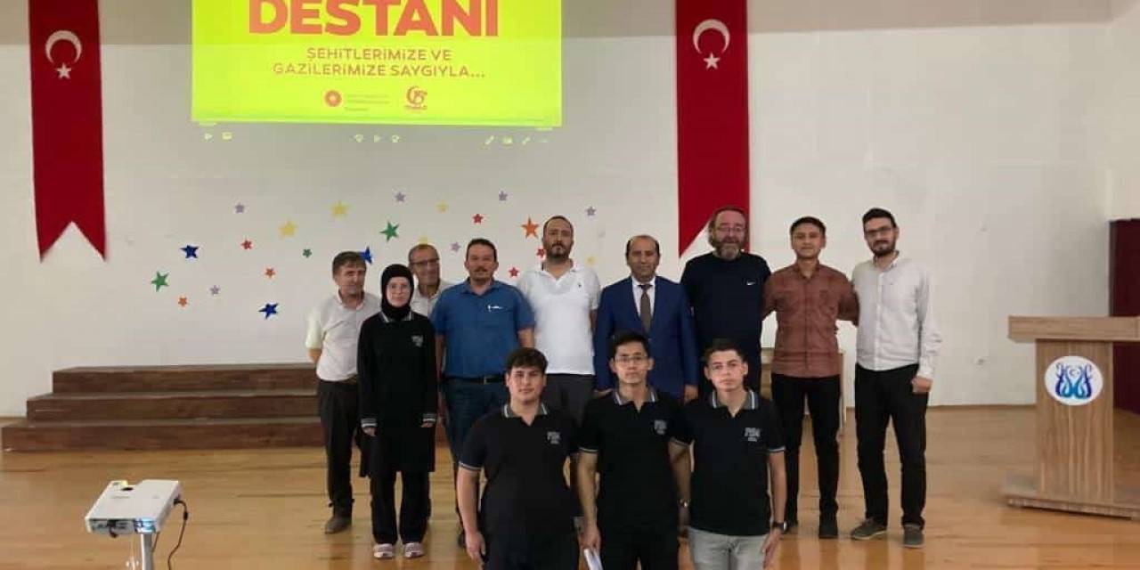 Lise Öğrencileri 15 Temmuz’u Şiirlerle Anlattı