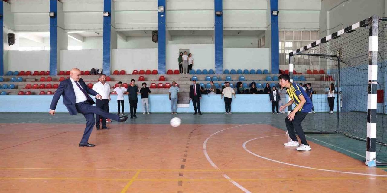 Keçiören Belediye Başkanı Altınok, Mezun Olduğu Okulları Ziyaret Etti