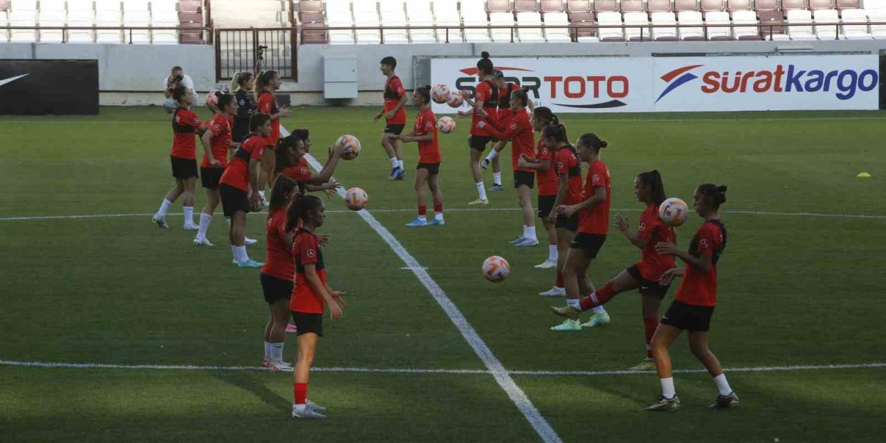 A Milli Kadın Futbol Takımı, Litvanya Maçı Hazırlıklarını Tamamladı