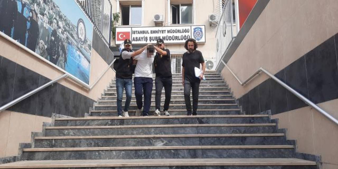 Bağcılar’da Evinin Önünde Pusu Kurduğu Genci Öldürdü