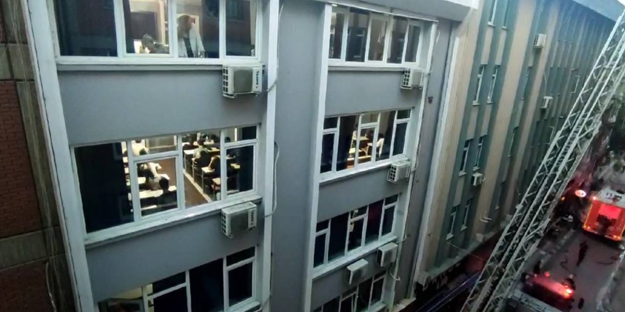 Karşı Binada Yangın Çıktı, Öğrenciler Aldırış Etmeden Soru Çözdü