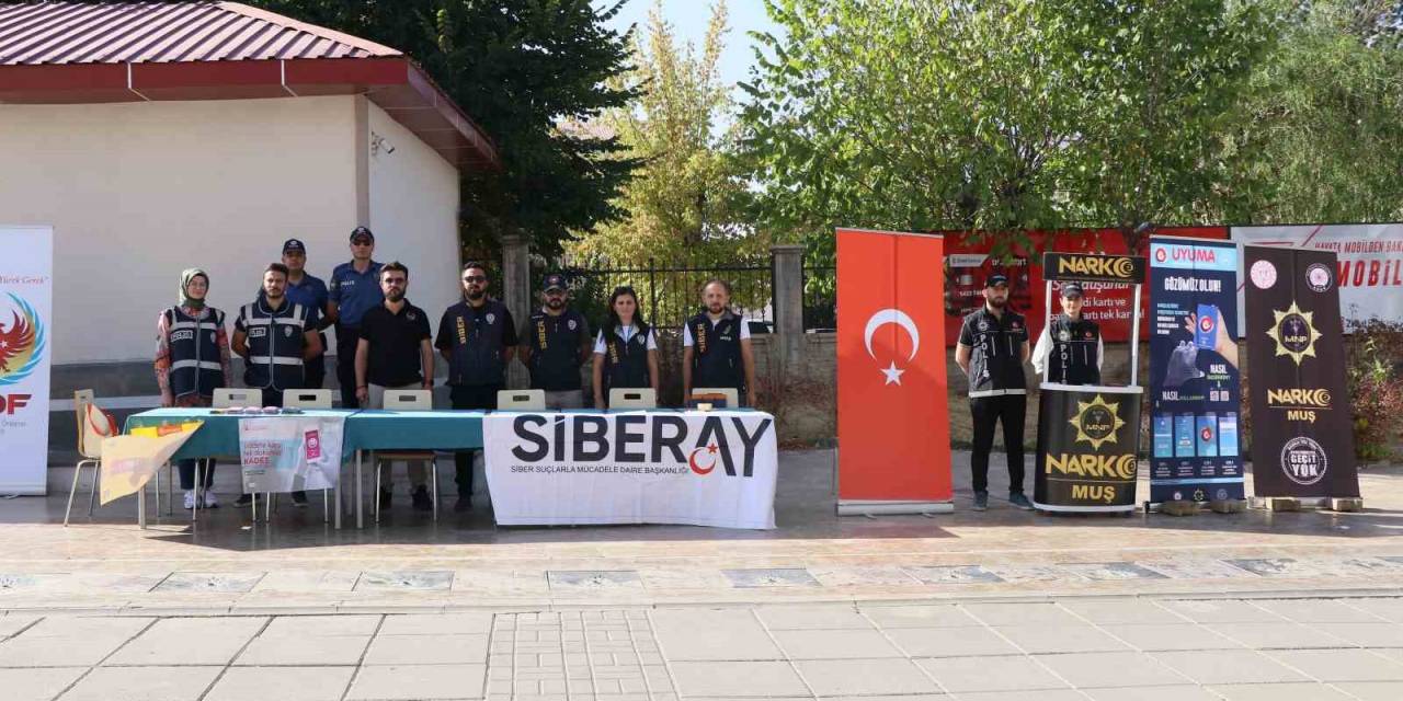 Muş Polisi Kurduğu Stantta Vatandaşlara Dolandırıcılıktaki Son Yöntemleri Anlattı
