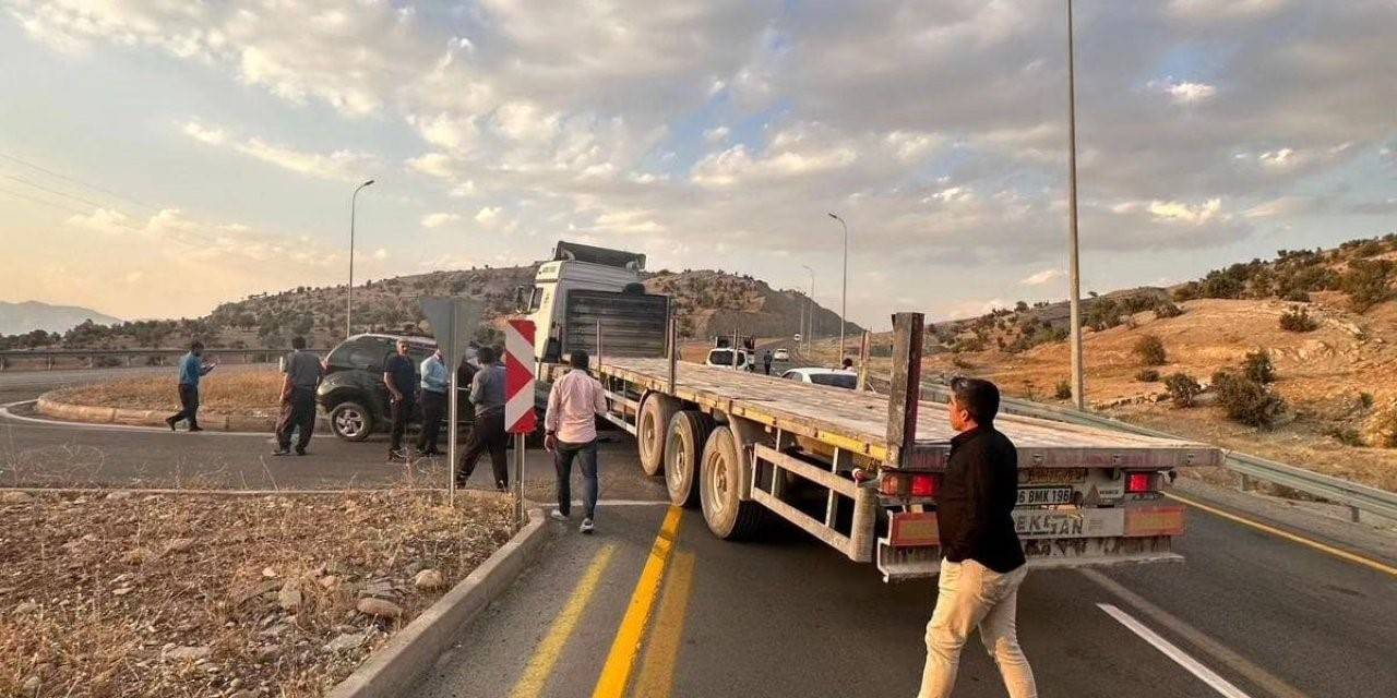 Şırnak’ta Tır Otomobille Çarpıştı: 2 Yaralı
