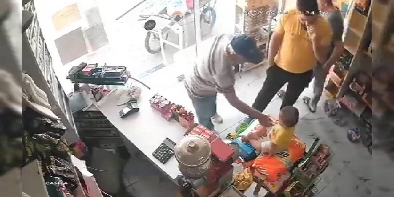 Bebeğini Taciz Ettiğini Öne Sürdüğü Yaşlı Adamı Darp Etti