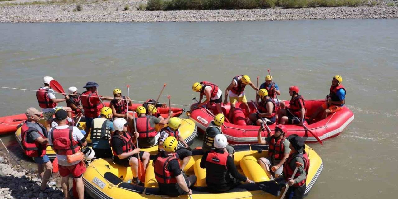 Masalsı Kanyon Arasında Rafting Keyfi