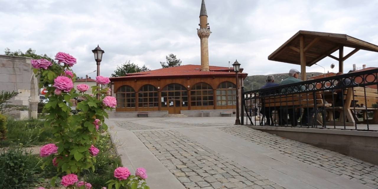 Gülabibey Camisi’nde 5,5 Asırdır Ezan Sesi Yükseliyor