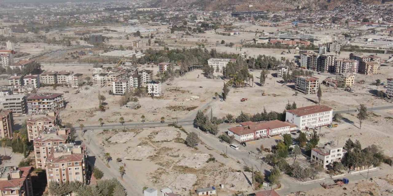 Enkazın Yüzde 72’sinin Kaldırıldığı Hatay’da, Vatandaş Yıllarca Yaşadığı Sokakları Tanıyamaz Hale Geldi