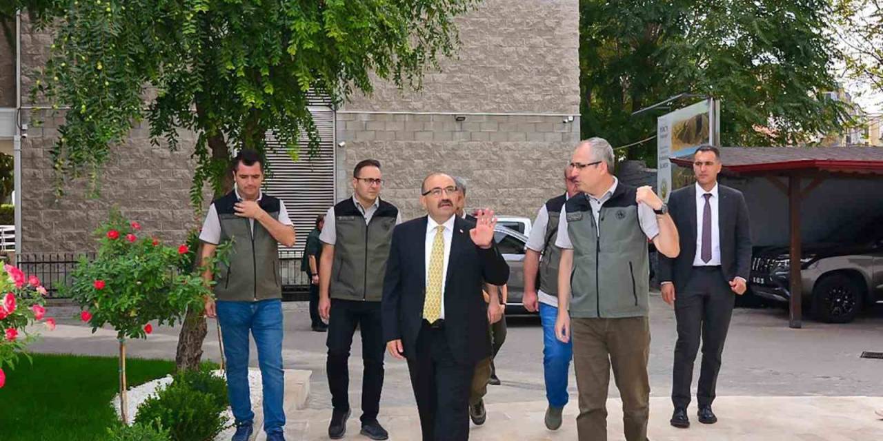Vali Ustaoğlu, Orman Bölge Müdüründen Brifing Aldı