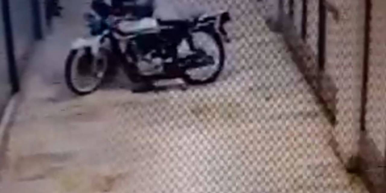 Kentin Göbeğindeki Motosiklet Hırsızlığı Güvenlik Kamerasında