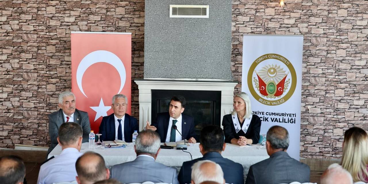 Vali Köylerin Su Ve Alt Yapı Sorunlarını Dinledi