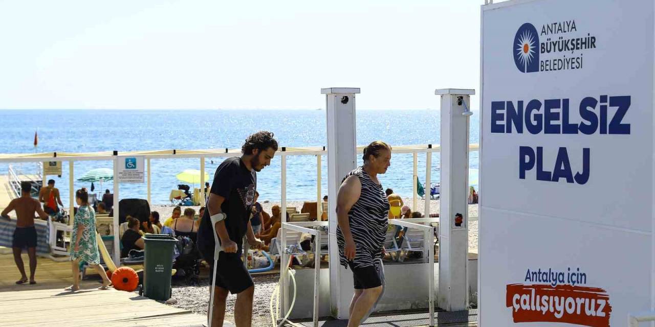 Konyaaltı Sahilindeki Engelsiz Plaj, Turistlerin De Gözdesi