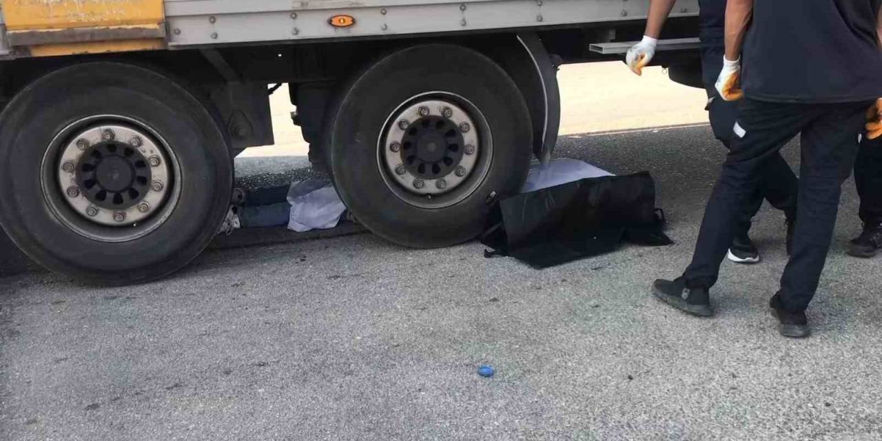 Adana’da Kadın Tır Sürücüsünün Çaptığı Motosikletli Hayatını Kaybetti